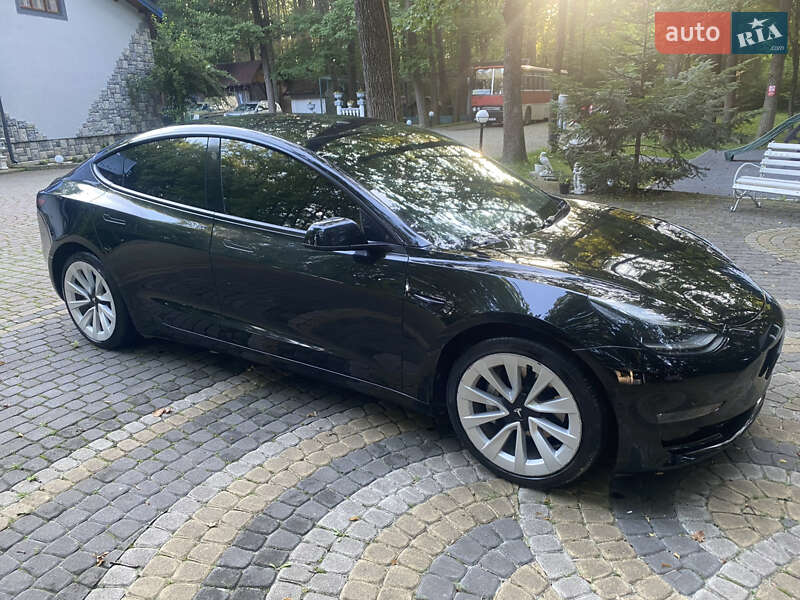 Седан Tesla Model 3 2022 в Богородчанах