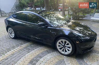 Седан Tesla Model 3 2022 в 