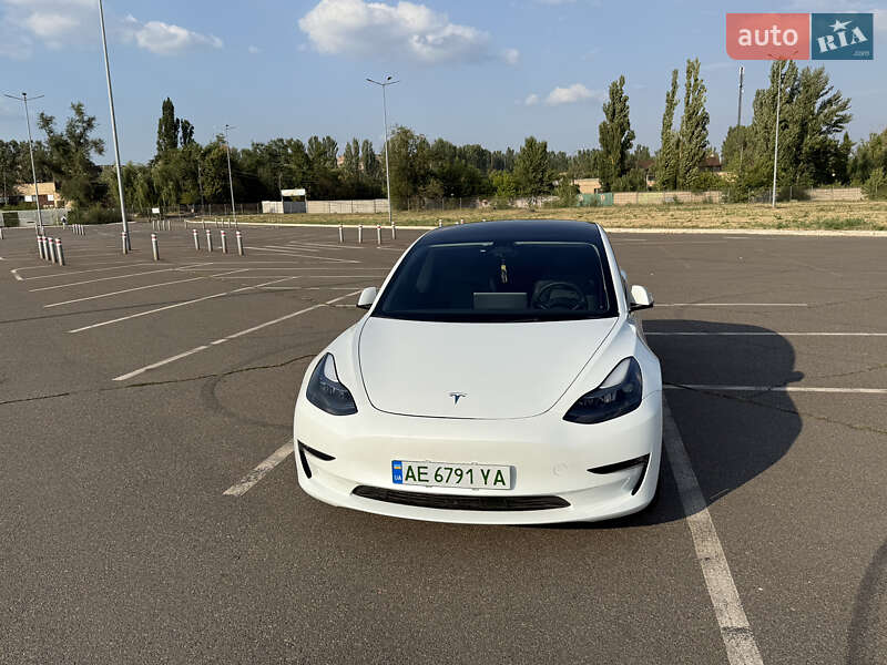 Седан Tesla Model 3 2023 в Кривому Розі