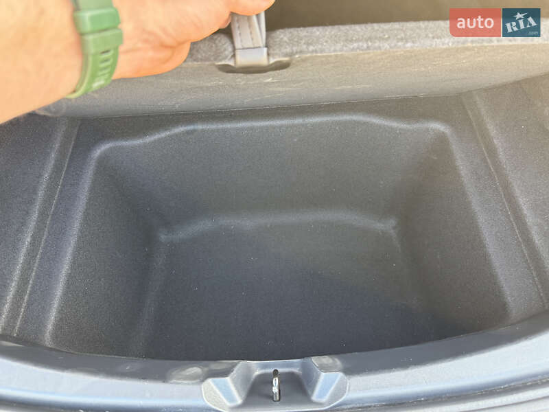 Седан Tesla Model 3 2023 в Кривому Розі