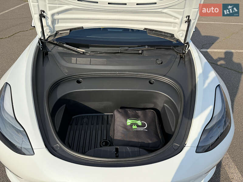 Седан Tesla Model 3 2023 в Кривому Розі