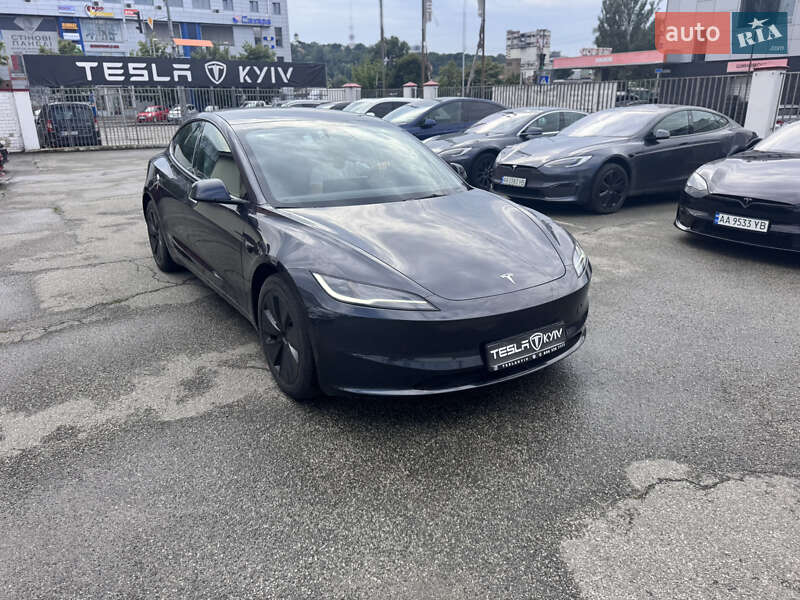 Tesla Model 3 2024