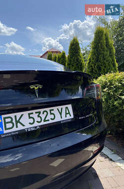Седан Tesla Model 3 2019 в 