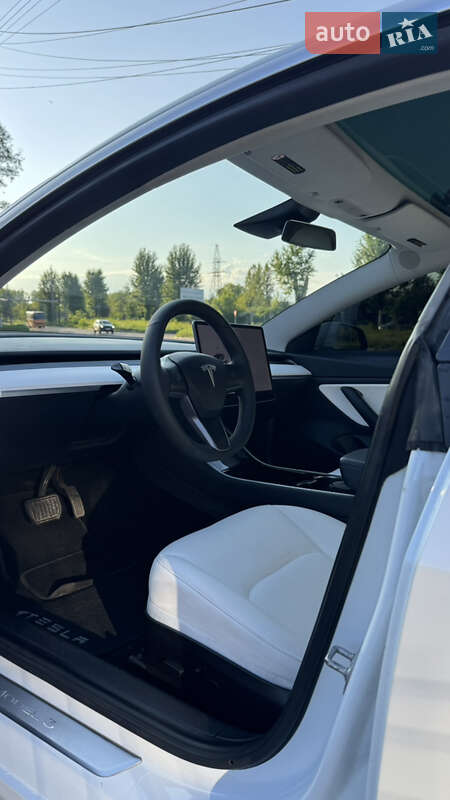 Седан Tesla Model 3 2020 в Ивано-Франковске