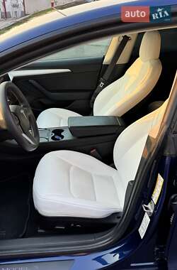 Седан Tesla Model 3 2021 в 
