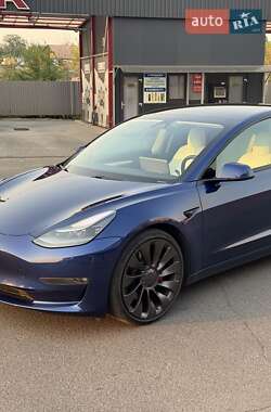Седан Tesla Model 3 2021 в 
