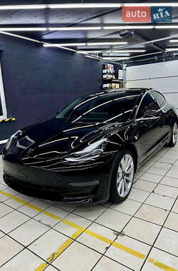 Седан Tesla Model 3 2019 в Киеве