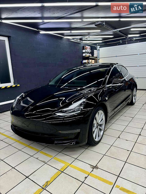 Tesla Model 3 2019