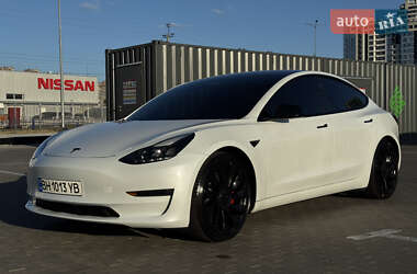 Седан Tesla Model 3 2021 в 