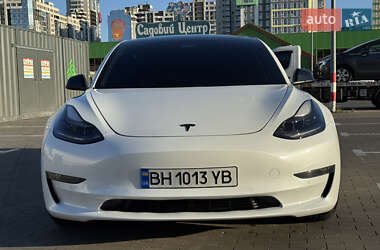 Седан Tesla Model 3 2021 в 