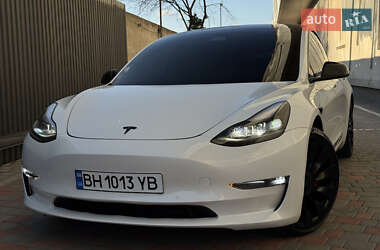 Седан Tesla Model 3 2021 в 