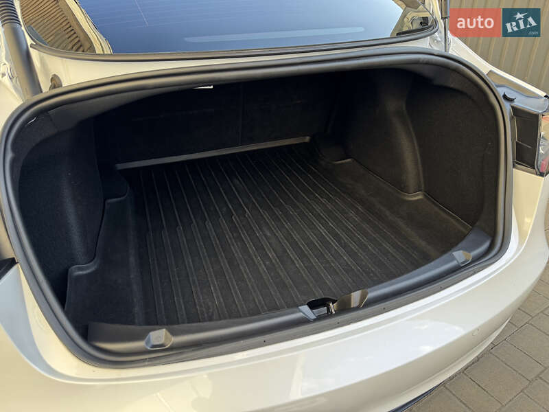 Седан Tesla Model 3 2021 в Одессе