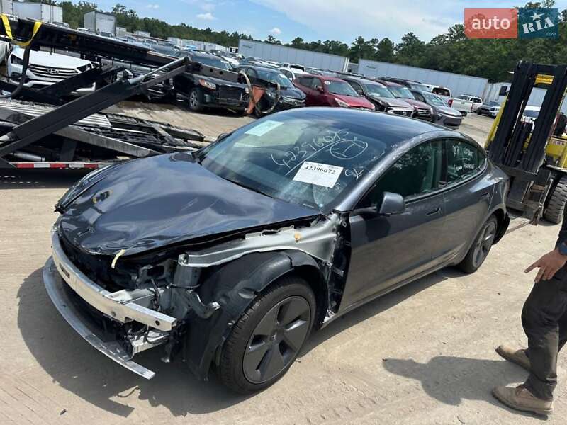 Седан Tesla Model 3 2023 в Киеве