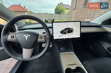 Седан Tesla Model 3 2022 в 