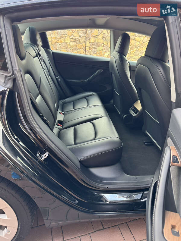 Седан Tesla Model 3 2022 в Луцке