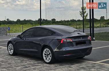 Седан Tesla Model 3 2022 в 