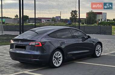 Седан Tesla Model 3 2022 в 