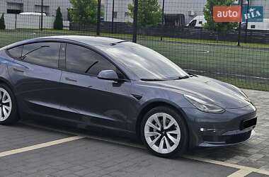 Седан Tesla Model 3 2022 в 