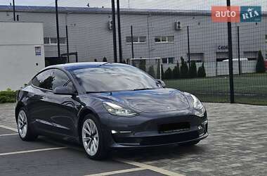 Седан Tesla Model 3 2022 в 