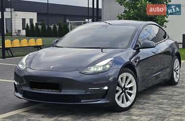Седан Tesla Model 3 2022 в 