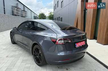 Седан Tesla Model 3 2022 в 