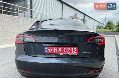 Седан Tesla Model 3 2022 в 