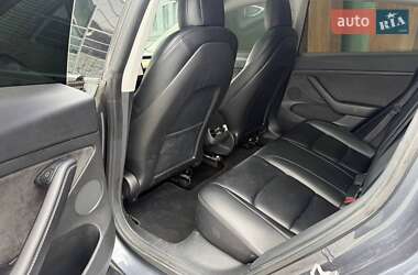 Седан Tesla Model 3 2022 в 