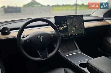 Седан Tesla Model 3 2022 в 
