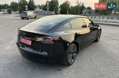 Седан Tesla Model 3 2023 в 