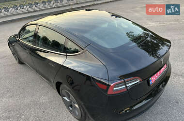 Седан Tesla Model 3 2023 в 