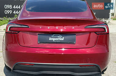 Седан Tesla Model 3 2024 в 