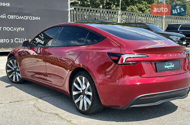 Седан Tesla Model 3 2024 в 