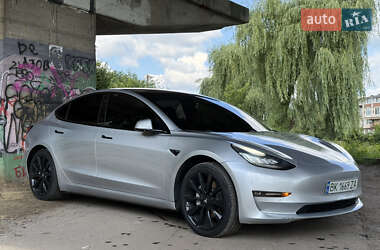Седан Tesla Model 3 2018 в Ровно