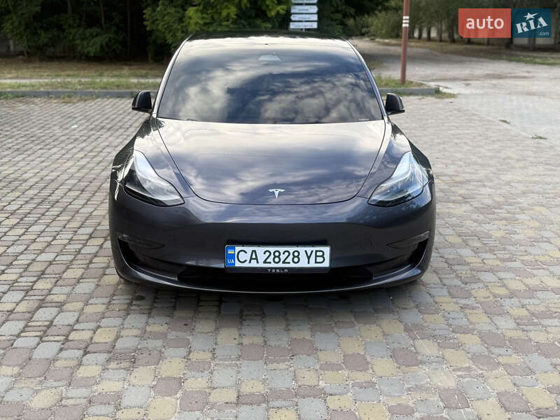 Седан Tesla Model 3 2023 в 