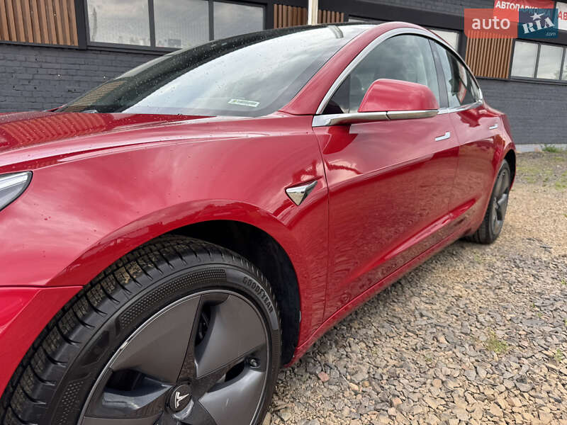 Седан Tesla Model 3 2018 в Луцке