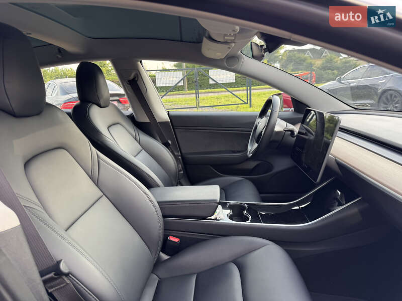 Седан Tesla Model 3 2018 в Луцке