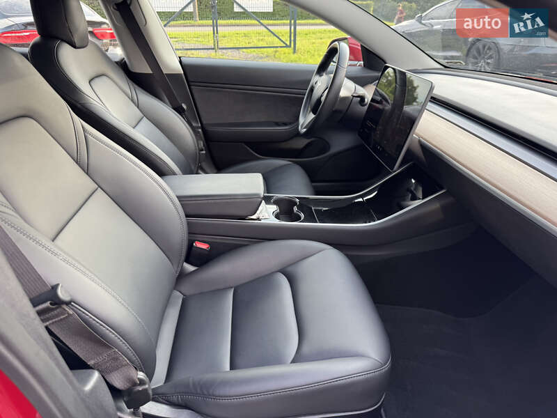 Седан Tesla Model 3 2018 в Луцке