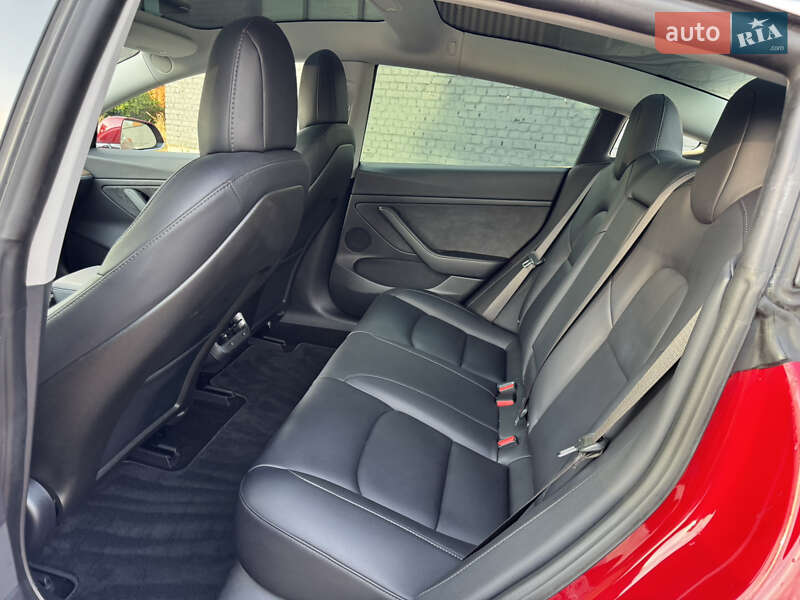 Седан Tesla Model 3 2018 в Луцке