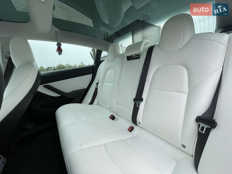 Седан Tesla Model 3 2019 в Киеве