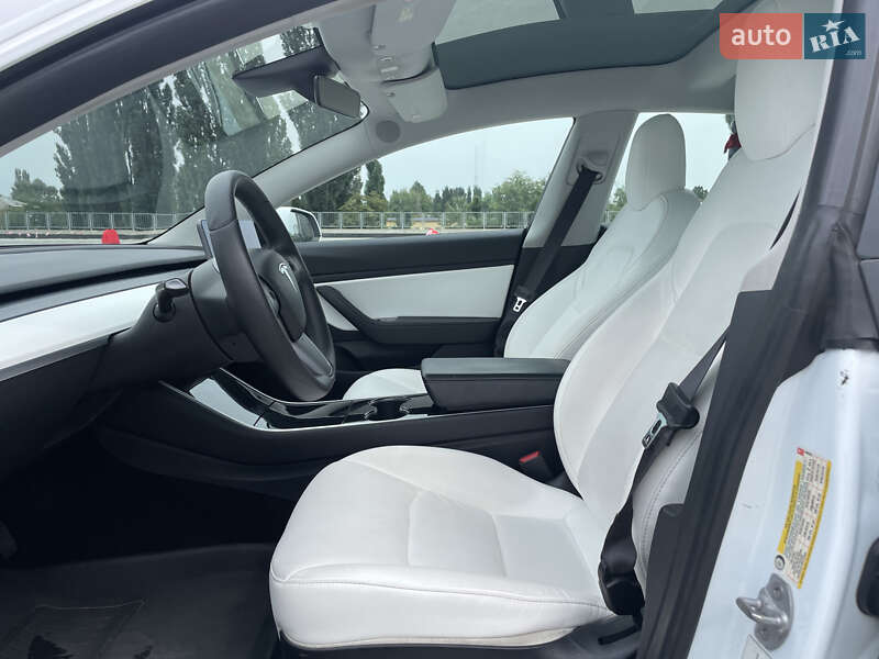 Седан Tesla Model 3 2019 в Киеве