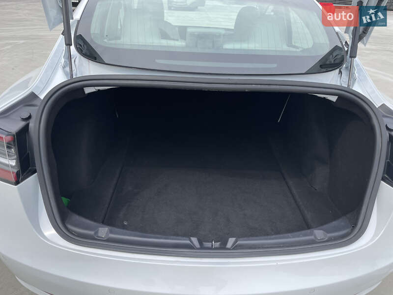 Седан Tesla Model 3 2019 в Киеве