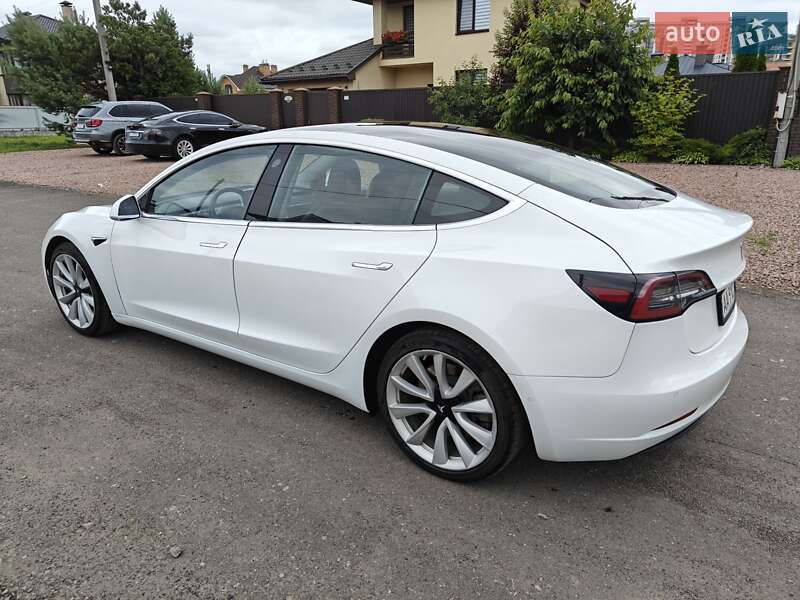 Седан Tesla Model 3 2019 в Броварах