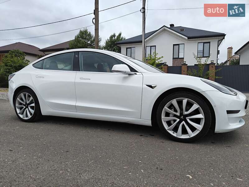 Седан Tesla Model 3 2019 в Броварах