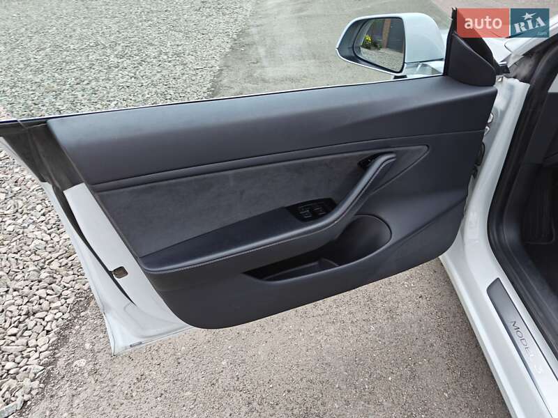 Седан Tesla Model 3 2019 в Броварах