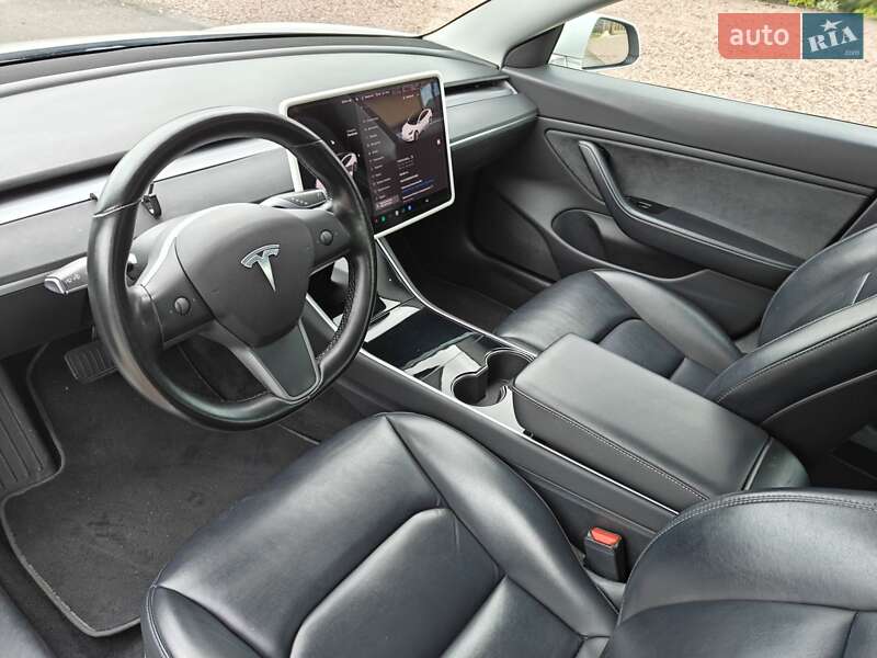 Седан Tesla Model 3 2019 в Броварах