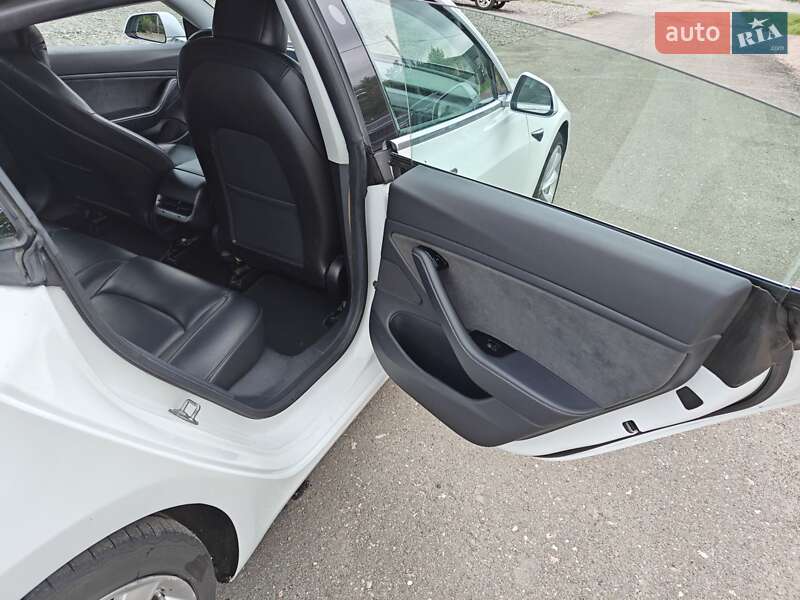 Седан Tesla Model 3 2019 в Броварах
