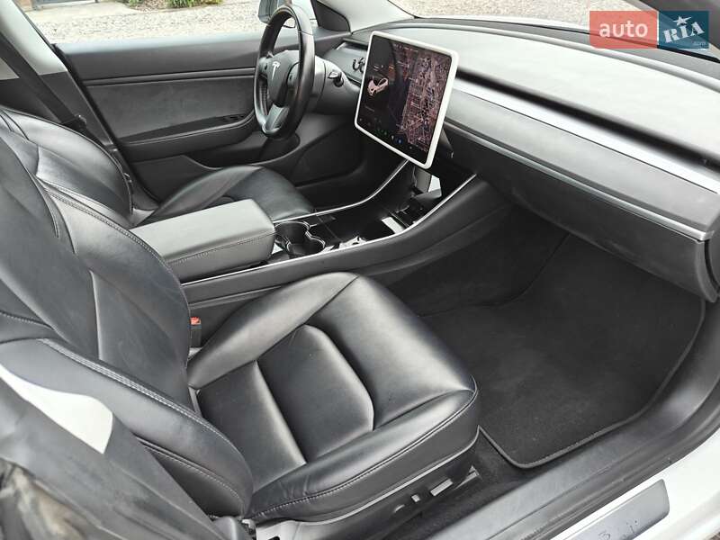 Седан Tesla Model 3 2019 в Броварах