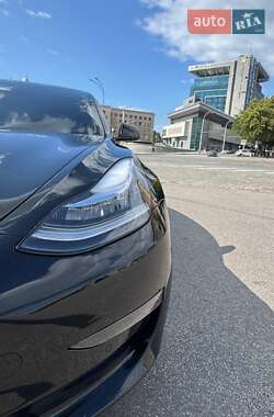 Седан Tesla Model 3 2019 в 
