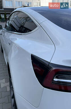 Седан Tesla Model 3 2019 в 