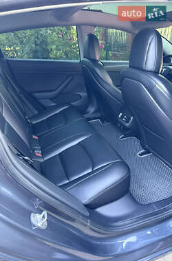 Седан Tesla Model 3 2021 в 